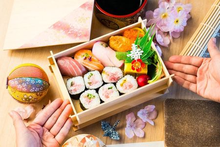 Tokyo Tsukiji Fish Market Sushi Making–Make Your Own Sushi Bento