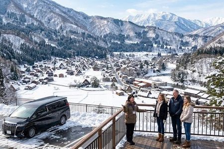 Shirakawago Day Trip: Government Licensed Guide & Vehicle from Kanazawa