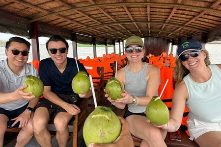 Group tour to Mekong River with Vinh Trang Pagoda & Boat Ride