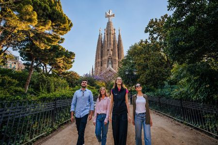 Sagrada Familia Skip the Line Ticket with Official Guide