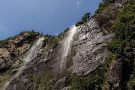 Milford Sound Coach and Cruise Tour from Queenstown with Flyback