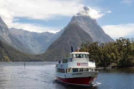 Milford Sound Coach & Extended Cruise from Queenstown