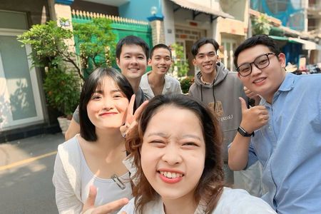 Saigon Back-Alley Scooter Food Tour with Local Students