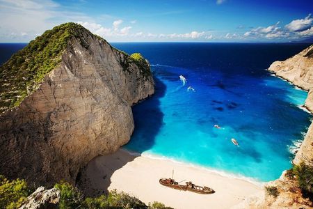 Zakynthos Bus Tour to Shipwreck Viewpoint and Blue Caves