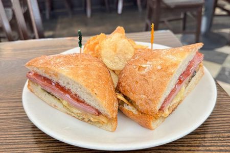 Kansas City Downtown Food Tour with 5 Local Tastings