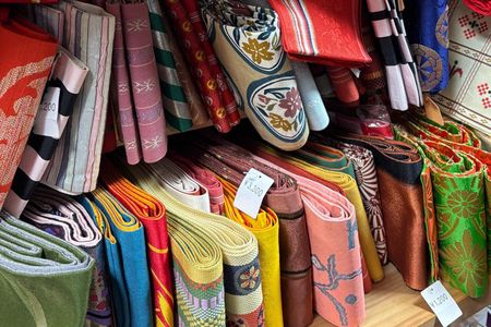 Tokyo Flea Market & Kimono Shopping Tour with a Local Guide
