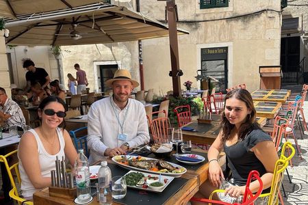 Private Foodie Tour: Wine & Seafood with a Local Chef