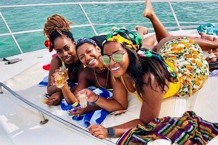 Private 6 Hours Yacht, Cancun to Isla Mujeres