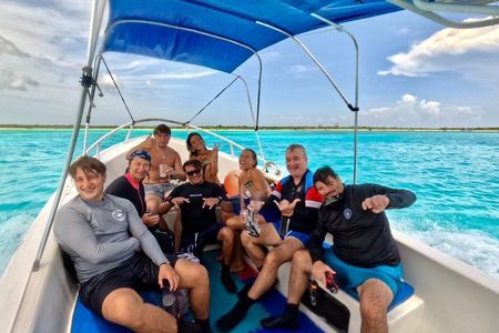 Tour Privado en Barco en Puerto Morelos con Almuerzo Incluido