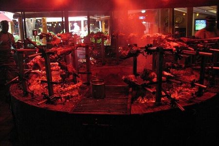 Nairobi Nightlife and Safari Park Hotel Dinner with Pick Up