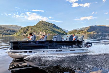 Mostraumen Private Pontoon Cruise