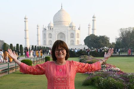 Delhi to Agra Sunrise Taj Mahal Private Day Trip by Car with Food