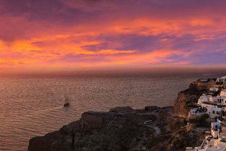 Full Day Santorini Volcano and Oia Sunset Tour