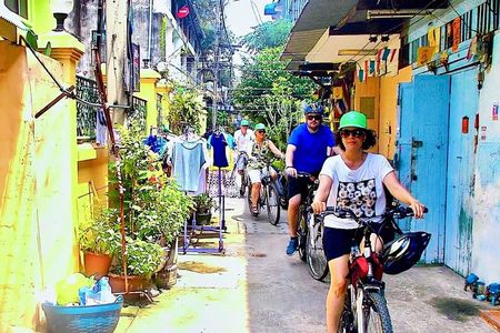 Bangkok Bike Tour: Chinatown, Flower Market & Turtle Feeding