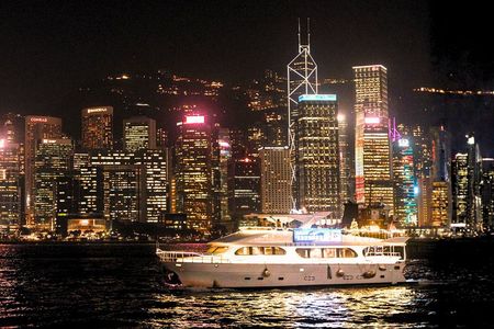 Victoria Harbour Yacht Night Cruise - DREAMER：Tourguide & Photos