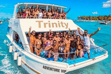 Punta cana Hip Hop Party Boat: Unlimited Drinks & DJ *Only Adults