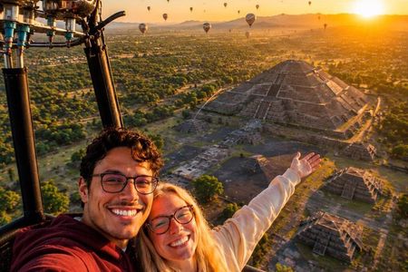 Teotihuacan : Flight by Globo and Restaurant La Gruta y Transporte