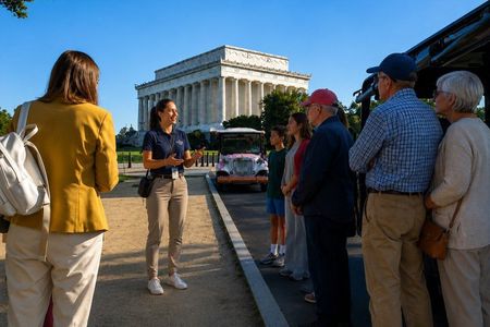 DC: Daytime Small-Group Guided Monuments&Memorials Tour by E-Cart