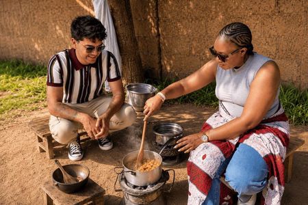 Walk, Shop and Cook Traditional Zambian Meal at Soweto