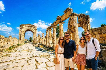 Small-Group Tour to Sidon, Tyre and Maghdouche with Lunch and Tickets