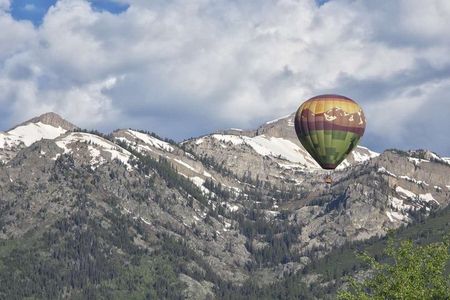 Scenic Hot Air Balloon Rides in Jackson Hole