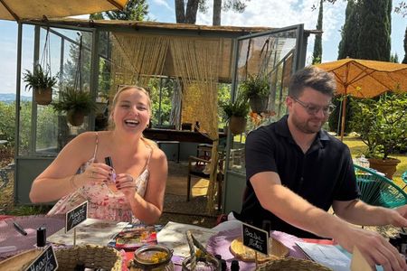 Create your botanical perfume in the heart of San Gimignano