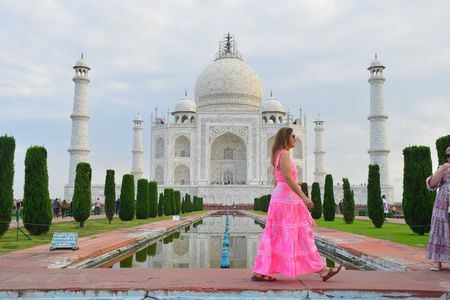Private Overnight Agra Tour from Delhi with Taj Mahal Sunrise