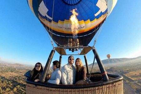 Balloon Ride Over Teotihuacan + Breakfast + Free Time at Pyramids