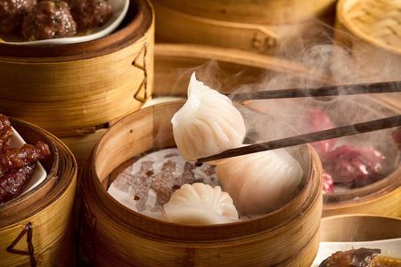 Hong Kong Street Food Tour with Locals - Dim Sum, Wonton & more