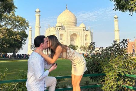 All Inclusive Taj Mahal Sunrise Tour from Delhi by Private Car