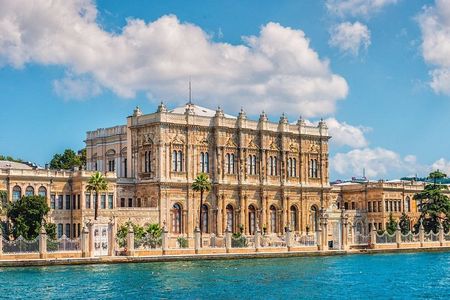 Dolmabahce Palace, Bosphorus Cruise, Balat and Grand Bazaar Tour