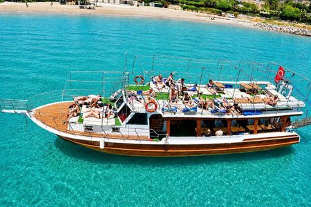 Alanya Relaxing Boat Tour with BBQ Lunch and Transfer