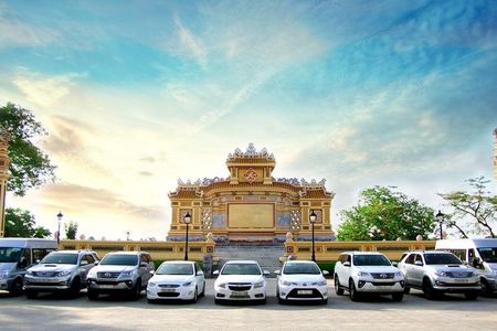 Private 4 -seater car: Transfer from Hue to Bach Ma National Park