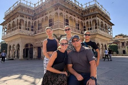Taj Mahal Sunrise, Delhi, Agra & Varanasi Heritage Tour – 4 Days