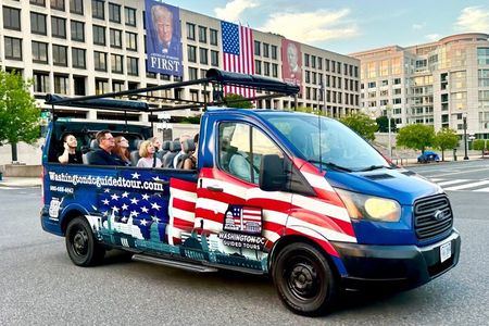 DC's Monuments History Open-Air Day &Night Guided Tour with Stops