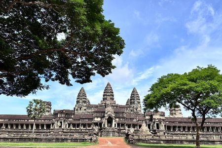 Sunrise at Angkor Wat and Small Tour off beaten track