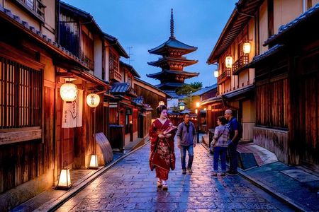 Kyoto Gion Night Tour: Iconic Geisha District & Hidden Gems