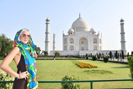 Sunrise Taj Mahal Tour From Delhi by car