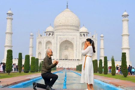 From Delhi: Private Taj Mahal & Agra Guided Tour with Transfer