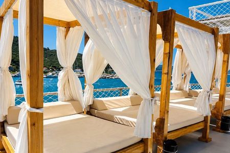 Izmir Boat Trip:Urla-Sigacik Bays with Private Lounge & BBQ Lunch