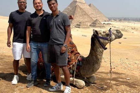 Private Full-Day Tour to Giza Pyramids, Sphinx, Saqqara & Memphis