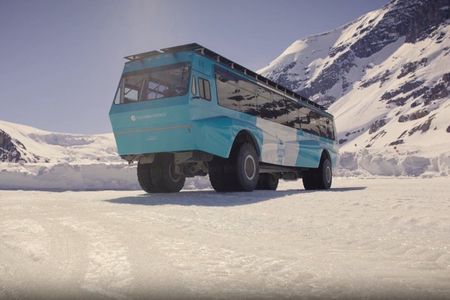 Columbia Icefield Skywalk Crowfoot Glacier and Lakes Tour