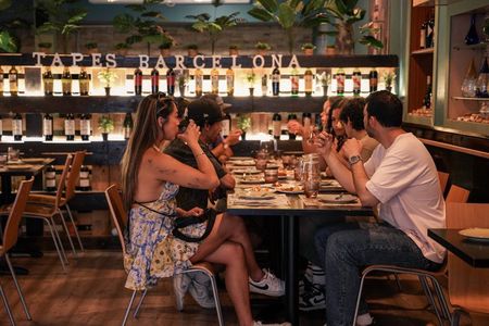Barcelona: Tipsy Food Tour With Paella, Sangria & History