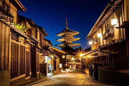 Kyoto Gion Night Tour: Iconic Geisha District & Hidden Gems