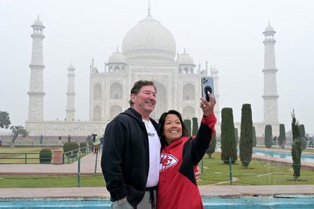 Private Taj Mahal Tour by Superfast Train from Delhi