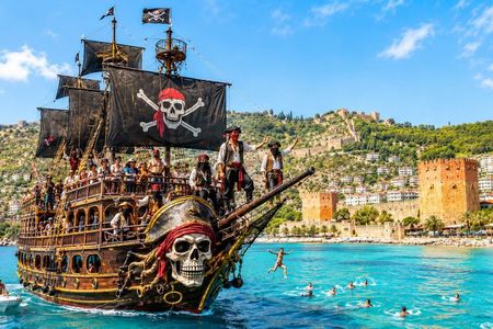Alanya Pirate Boat Tour with Lunch, Soft Drinks & Transfer