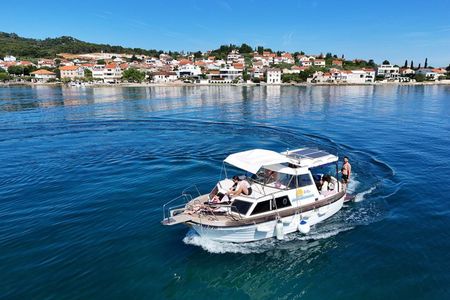 Zadar Boat Tour: Hidden Coves & Fresh Onboard Dalmatian Meal