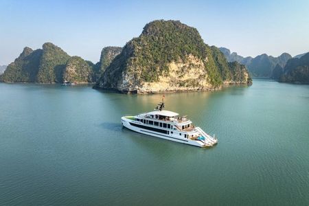 Luxury Lan Ha Bay Day Cruise with Lunch & Kayaking from Hanoi