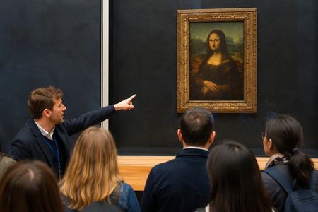 Louvre Museum Masterpieces : Private Guided Tour + Entry Included