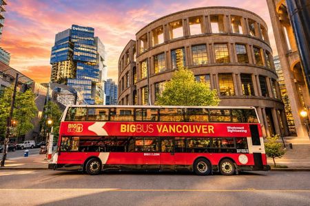 Vancouver Evening Bus Tour with Stanley Park & English Bay Stops